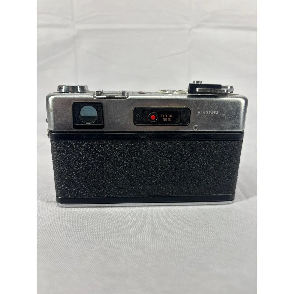 Yashica Electro 35 GSN Rangefinder Film Camera 45mm f/1.7 Lens Silver Black